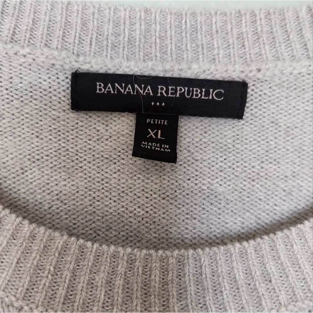 đ2 For $25 Banana Republic Light GrayâSweater Size XLP - Picture 5 of 5
